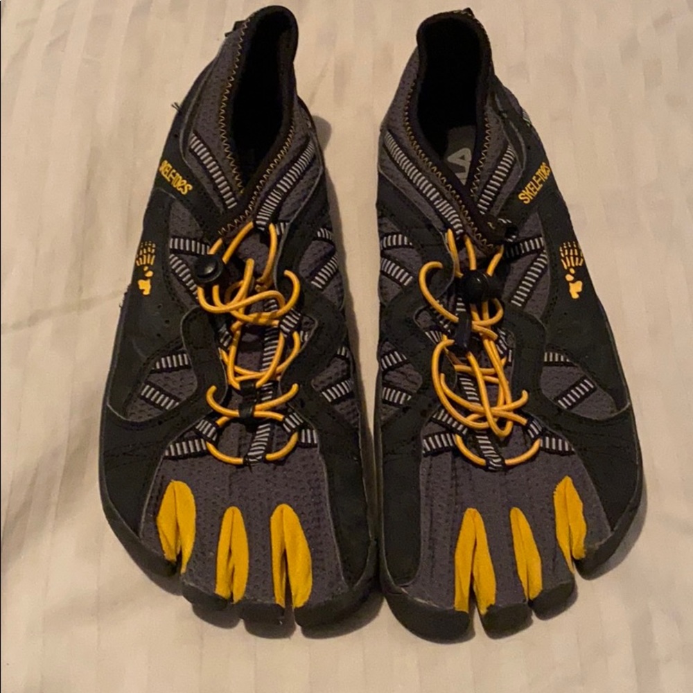 Fila yellow/grey skele-toes bay runner size 10 men